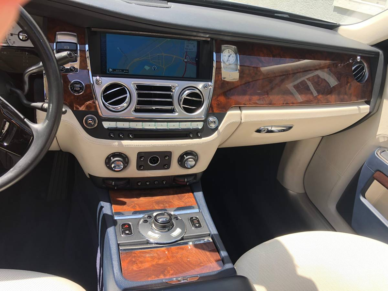 Illustration for article titled At $89,975, Could This 2011 Rolls Royce Ghost Put You Into the Spirit of Ecstasy?
